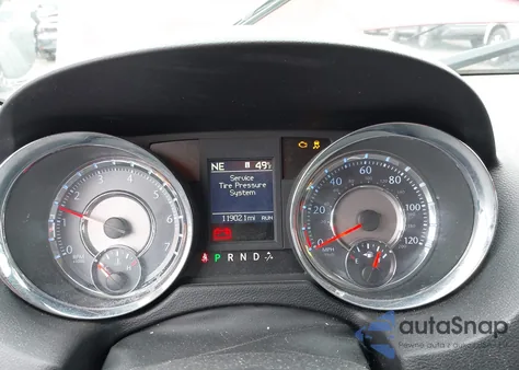 2011 Chrysler Town & Country Touring-L из США, поврежденный, VIN 2A4RR8DG5BR682198